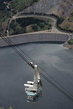 Estany Gento cable car © Mike Lockwood